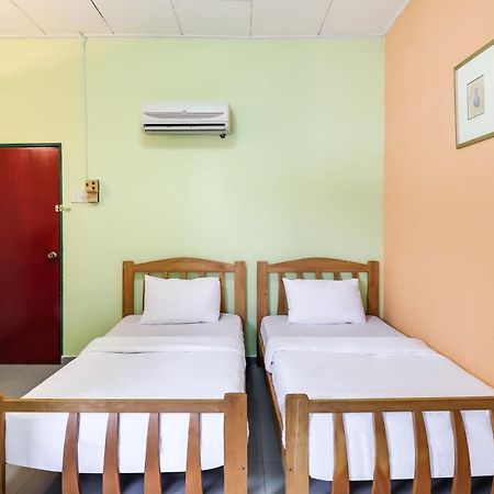 Oyo 89584 Hotel Sahara Kuala Kubu Bharu Exteriör bild